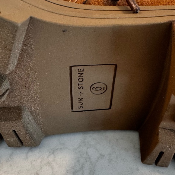 Sun and Stone size 6 booties with faux fur - Picture 5 of 5